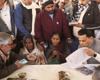 सोनू के परिवार से मिलने जा रहे मंत्री नरेंद्र कश्यप को भी पुलिस ने रोका, परिजनों ने पुलिस पर लगाए आरोप, मंत्री ने दिलाया भरोसा 