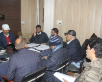 मेरठ: जिलाधिकारी डॉ. वी.के. सिंह की अध्यक्षता में सड़क सुरक्षा समिति की बैठक, अवैध वाहनों और अतिक्रमण पर सख्त कार्रवाई