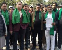 भाकियू लोकशक्ति का कलेक्ट्रेट पर हुंकार: खतौली में ओवरलोड गन्ना ट्रकों पर रोक की मांग; आंदोलन की दी चेतावनी