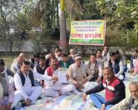 मुजफ्फरनगर की खतौली तहसील में 'कमीशन' की मांग पर धरना, महिला कर्मचारी पर रिश्वत मांगने का आरोप