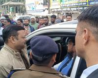 चंद्रशेखर आजाद को मेरठ जाने से रोका, बोले– गोली मार दो; VIDEO कॉल पर दलित बेटी बोली– मेरे भाई को जिंदा जलाया गया