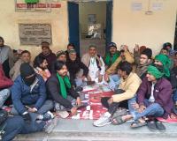 मुजफ्फरनगर: ग्राम प्रधान के दबाव में BLO ने बहूओं की वोट काटी, भाकियू ने धरना दिया