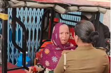 मुज़फ्फरनगर में बच्चा चोर महिला पकड़ी गई, पुलिस कर रही पूछताछ