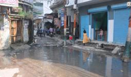 शामली: नगर पालिका की लापरवाही से मोहल्ला आजाद चौक में गंदगी और जलभराव, नागरिक परेशान