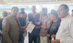 शामली: अग्रवाल मित्र मंडल ने डीआरएम को नई लंबी दूरी की रेल सेवा की मांग का ज्ञापन सौंपा