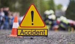 अलीगढ़ मार्ग पर दर्दनाक भिड़ंत: बाइकों की टक्कर में दो युवक घायल, एक की हालत गंभीर