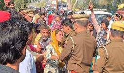 बिजनौर में चार दिन से लापता व्यक्ति का शव आम के बाग में मिला: हत्या का आरोप लगाकर परिजनों ने किया हंगामा