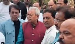 'मेज पलटकर सिर पर रख देता था, सांसद हूं इसलिए मजबूर': निगम चुनाव में बोले लक्ष्मी कांत वाजपेयी