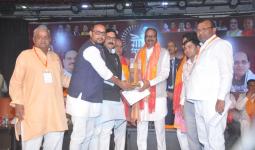 गाजियाबादः दवा व्यापारियों ने उपमुख्यमंत्री से की लाइसेंस नवीनीकरण प्रक्रिया सरल करने और पोर्टल सुधार की मांग