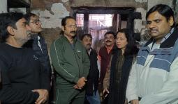मुजफ्फरनगर: दालमंडी अग्निकांड में नगरपालिका अध्यक्ष ने लिया हालात का जायजा, पीड़ित परिवार को मदद का आश्वासन