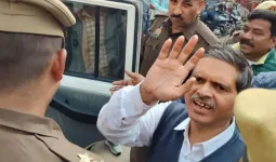 पूर्व आईपीएस अधिकारी अमिताभ ठाकुर अदालत में पेश,14 दिन की न्यायिक अभिरक्षा में जेल भेजे गए