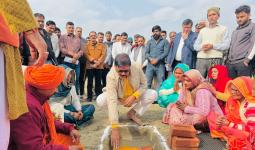 नोएडा: ग्राम धनौरी में 5.50 करोड़ की गौशाला का भूमि पूजन, जेवर विधायक धीरेन्द्र सिंह ने किया उद्घाटन
