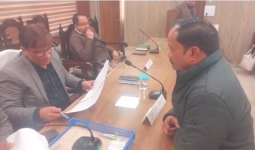 नगरपालिका शामली की सड़क में घालमेल: जांच से नाखुश सभासद ने कलेक्ट्रेट पहुंचकर की शिकायत