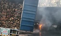 पलवल: ट्रकों की टक्कर से लगी भीषण आग, सात घंटे बंद रहा सोहना मार्ग