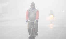 एनसीआर में प्रदूषण और कड़ाके की ठंड की दोहरी मार, जहरीली हवा में सांस लेने को मजबूर लोग 