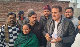 बुढ़ाना: पाइपलाइन लीकेज से 10 मकानों में आई दरारें, गिरने का खतरा; पूर्व विधायक उमेश मलिक ने डीएम से की मुआवजे की मांग