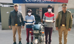 नोएडा में मोबाइल स्नैचिंग गिरोह का भंडाफोड़, दो शातिर बदमाश गिरफ्तार, 10 मोबाइल व अवैध हथियार बरामद