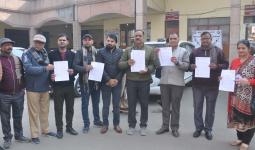 शामली: अत्यधिक सर्दी के चलते कक्षा 8 तक के विद्यालयों में अवकाश पर रोक, डीएम को महासभा ने ज्ञापन सौंपा