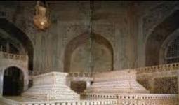 ताजमहल में 30 फीट नीचे शाहजहाँ-मुमताज की असली कब्रों तक पहुँचे अफसर, जानें क्यों खुला तहखाना