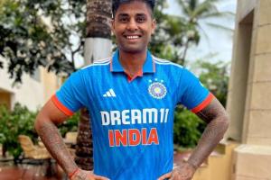 सूर्यकुमार पर बयान देना पड़ा भारी, एक्ट्रेस खुशी मुखर्जी पर ₹100 करोड़ का मानहानि केस