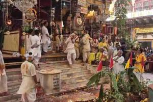 मथुरा में गोवर्धन पूजा का भव्य आयोजन: द्वारिकाधीश मंदिर में उमड़ा भक्तों का सैलाब