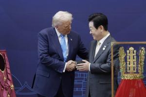 साउथ कोरिया में ‘शांतिदूत’ ट्रंप को स्वर्ण ताज और ‘ग्रैंड ऑर्डर ऑफ मुगुंगवा’ से सम्मानित किया गया