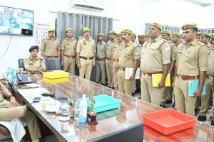 सहारनपुरः एसएसपी आशीष तिवारी ने बीट प्रणाली की समीक्षा की, उत्कृष्ट प्रदर्शन पर चार पुलिसकर्मी सम्मानित