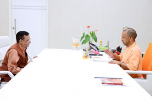 विनीत शारदा ने सीएम योगी से की मुलाकात, बोले– टूटी दुकानों वाले व्यापारियों को मिले आर्थिक मदद