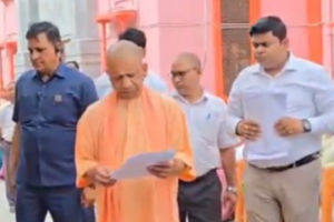 सीएम योगी ने 'जनता दर्शन' में सुनीं समस्याएं, अधिकारियों को निस्तारण के निर्देश