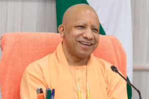 गोरखनाथ मंदिर में बच्चों से मिले सीएम योगी, पढ़ाई और अनुशासन का दिया संदेश