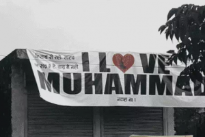 CM योगी के गढ़ गोरखपुर में 'आई लव मोहम्मद' विवाद: दुकानों पर लगाए धमकी भरे पोस्टर, पुलिस सक्रिय