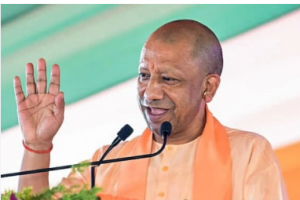 सीएम योगी पहुंचे अयोध्या, राम कथा पार्क हेलीपैड पर उतरा हेलीकॉप्टर