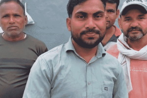 बुलंदशहर में मरा समझकर गंगा में बहाया था बेटा, 13 साल बाद 'जिंदा' लौटा; माता-पिता ने लगाया गले