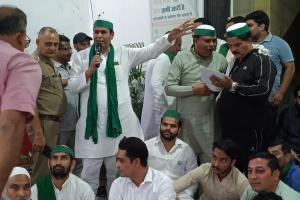 मुज़फ्फरनगर में भाकियू टिकैत कार्यकर्ताओं का बीएसए कार्यालय पर अनिश्चितकालीन धरना