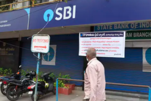 दिसंबर में 18 दिन बंद रहेंगे बैंक, जरूरी काम निपटाने से पहले देखें छुट्टियों की लिस्ट