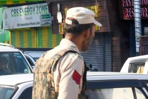 जम्मू-कश्मीर: डोडा में आतंक समर्थकों पर पुलिस का बड़ा अभियान, कुलगाम-शोपियां में भी तलाशी कार्रवाई