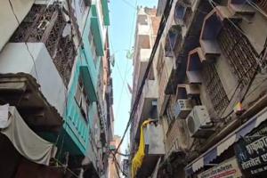 वाराणसी दालमंडी में वीडीए की बड़ी कार्रवाई, अवैध निर्माण पर चला बुलडोज़र