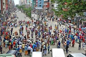 बांग्लादेश में छात्र सड़कों पर उतरे, बाउल कलाकार अबुल सरकार की रिहाई की मांग, प्रदर्शनकारियों पर हमला