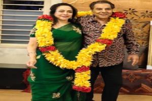 पति धर्मेंद्र को याद कर एक बार फिर भावुक हुईं हेमा मालिनी, शेयर की परिवार की अनदेखी तस्वीरें