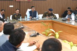 बिना HSRP और GPS वाले वाहनों पर होगी सख्त कार्रवाई: जिलाधिकारी मनीष बंसल