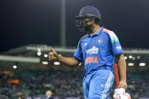 रोहित शर्मा के पास गोल्डन चांस, वनडे फॉर्मेट में 'सिक्सर किंग' बनने से चंद कदम दूर 