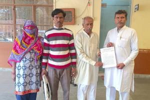 शामली में वाल्मीकि समाज ने संविदा कर्मचारियों के अधिकारों और बारात घर कब्जा मुक्त कराने की मांग की