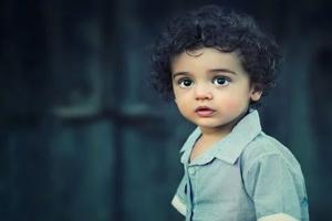 बैटरी के केमिकल से अन्न नली तक जल चुकी थी: डॉक्टरों ने समय रहते निकाला बटन सेल, पांच माह के बच्चे को मिला नया जीवन