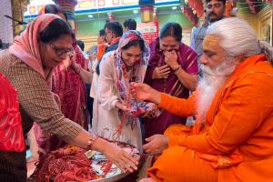  वाराणसी में मां अन्नपूर्णा का 17 दिवसीय महाव्रत शुरू: धान की पहली बाली अर्पित कर मनाएं आशीर्वाद 