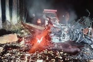  डिंडौरी में दर्दनाक हादसा: शादी के कार्ड बांटकर लौटते दो चचेरे भाइयों की मौत, पिकअप से टक्कर के बाद कुछ सेकंड में राख बनी बाइक