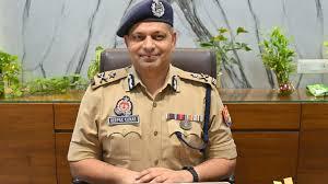 आगरा में भ्रष्टाचार पर पुलिस कमिश्नर की बड़ी कार्रवाई, 3 पुलिसकर्मी सस्पेंड, 9 पर विभागीय जांच शुरू