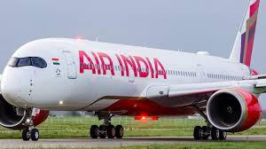 वाराणसी में एयर इंडिया एक्सप्रेस फ्लाइट की इमरजेंसी लैंडिंग, बम की धमकी से हड़कंप