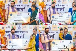 हरियाणा दिवस पर महिलाओं को बड़ी सौगात: CM नायब ने 5 लाख से अधिक ‘लाडो’ के खातों में भेजे 2100–2100 रुपये