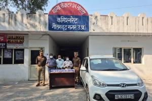 नोएडा में पुलिस ने पांच शातिर बदमाशों को गिरफ्तार किया, अवैध हथियार और चोरी का सामान बरामद