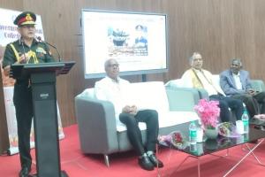 🇮🇳 भावुक पल: 55 साल बाद स्कूल पहुंचे जनरल उपेंद्र द्विवेदी, 'ऑपरेशन सिंदूर' को बताया 'धर्म युद्ध' - देश की एकता का मंत्र